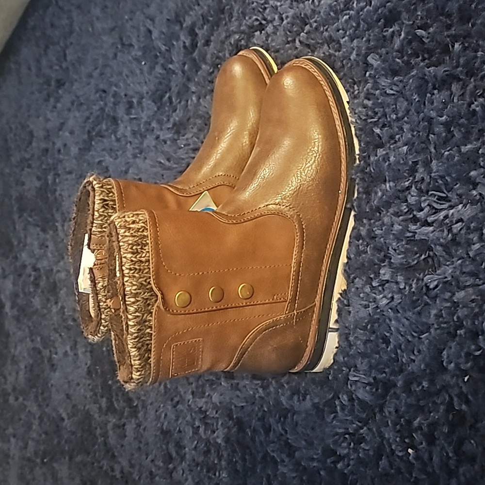 Muk Luks women's brown waterproof boots size 7